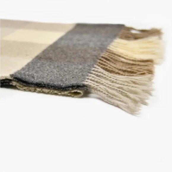 HOLT RENFREW 100% Cashmere Scarf 11" X 62" - Picture 3 of 4